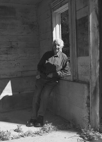 Tom Ferderbar, shed, environmental portrait, daylight, black and white, film 